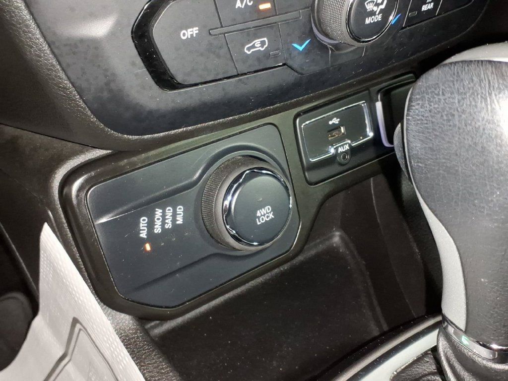 Used 2021 Jeep Renegade Limited AWD/4WD image 23
