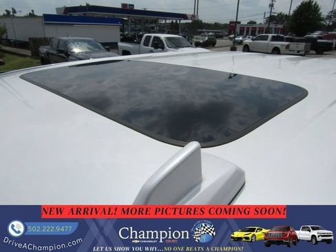 Used 2025 GMC Sierra 1500 Denali w/ Denali Reserve Package AWD/4WD image 11