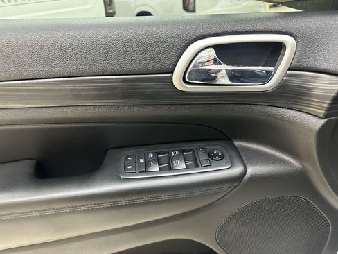 Used 2019 Jeep Grand Cherokee Altitude image 17