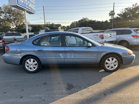 Used 2005 Ford Taurus SEL image 3