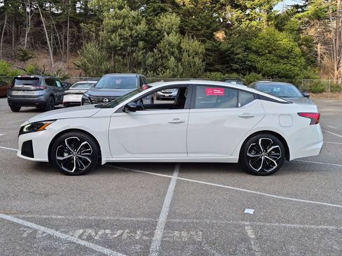 Used 2025 Nissan Altima 2.5 SR w/ SR Premium Package FWD image 8
