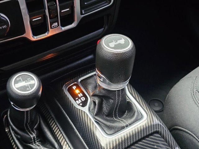 Used 2020 Jeep Wrangler Unlimited Sahara AWD/4WD image 33