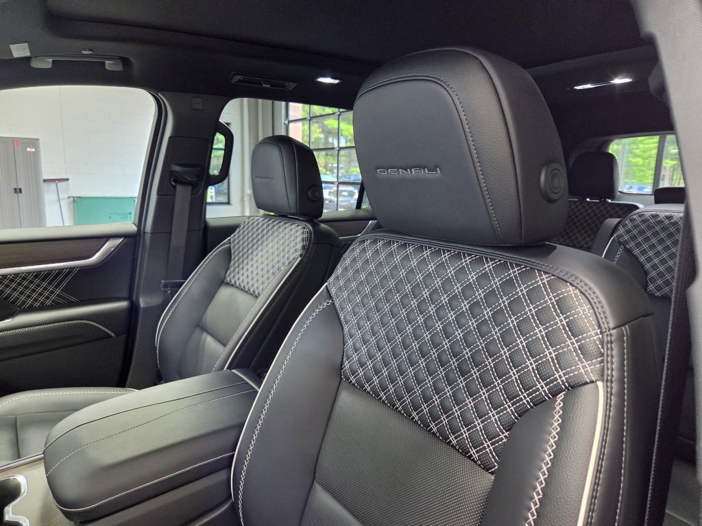 Used 2026 GMC Acadia Denali w/ LPO, Floor Liner Package AWD/4WD image 29