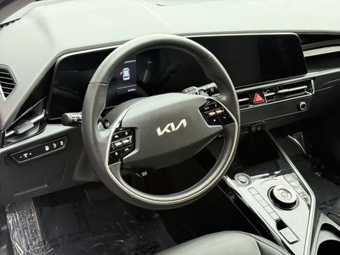 Used 2023 Kia Niro EX w/ EX Cold Weather Package image 13