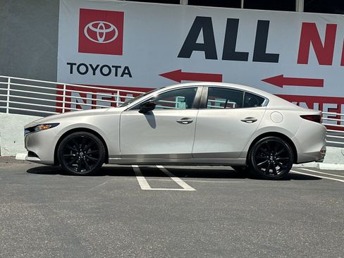 Used 2024 MAZDA MAZDA3 s FWD image 2