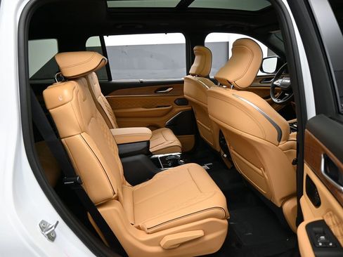 New 2026 Jeep Grand Cherokee L Summit AWD/4WD image 39