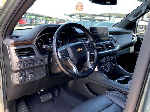 Used 2023 Chevrolet Suburban Premier image 17