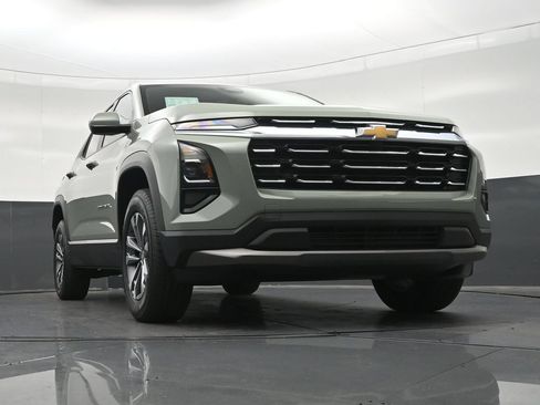 Used 2025 Chevrolet Equinox LT FWD image 29