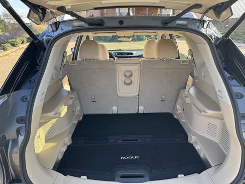 Used 2018 Nissan Rogue SV image 11