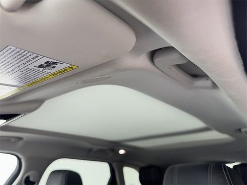 Used 2022 Land Rover Range Rover Velar S image 68