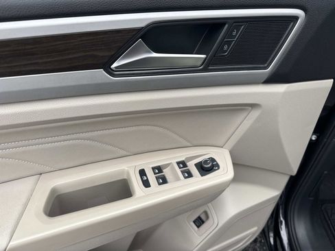 Used 2021 Volkswagen Atlas SE w/ Panoramic Sunroof Package image 18