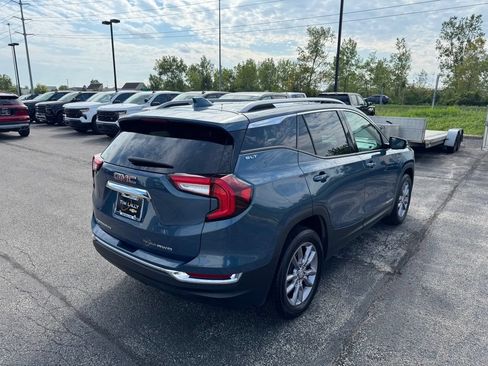 Used 2024 GMC Terrain SLT AWD/4WD image 7