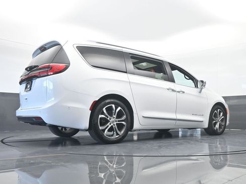 Used 2024 Chrysler Pacifica Pinnacle image 75