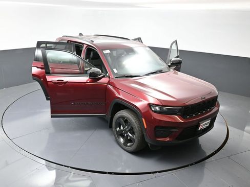 New 2025 Jeep Grand Cherokee Altitude w/ Trailer Tow Package image 57