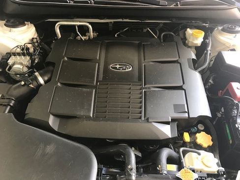 Used 2019 Subaru Outback 3.6R Touring AWD/4WD image 11