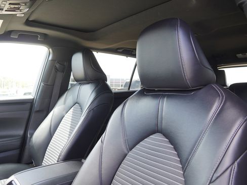 Certified 2024 Toyota Highlander XSE image 19