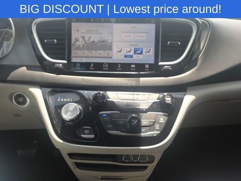 Used 2023 Chrysler Pacifica Touring-L FWD image 33