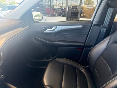 Used 2023 Ford Escape Platinum AWD/4WD image 26