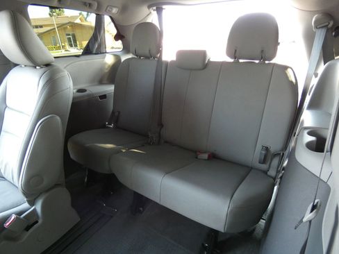 Used 2017 Toyota Sienna XLE image 52