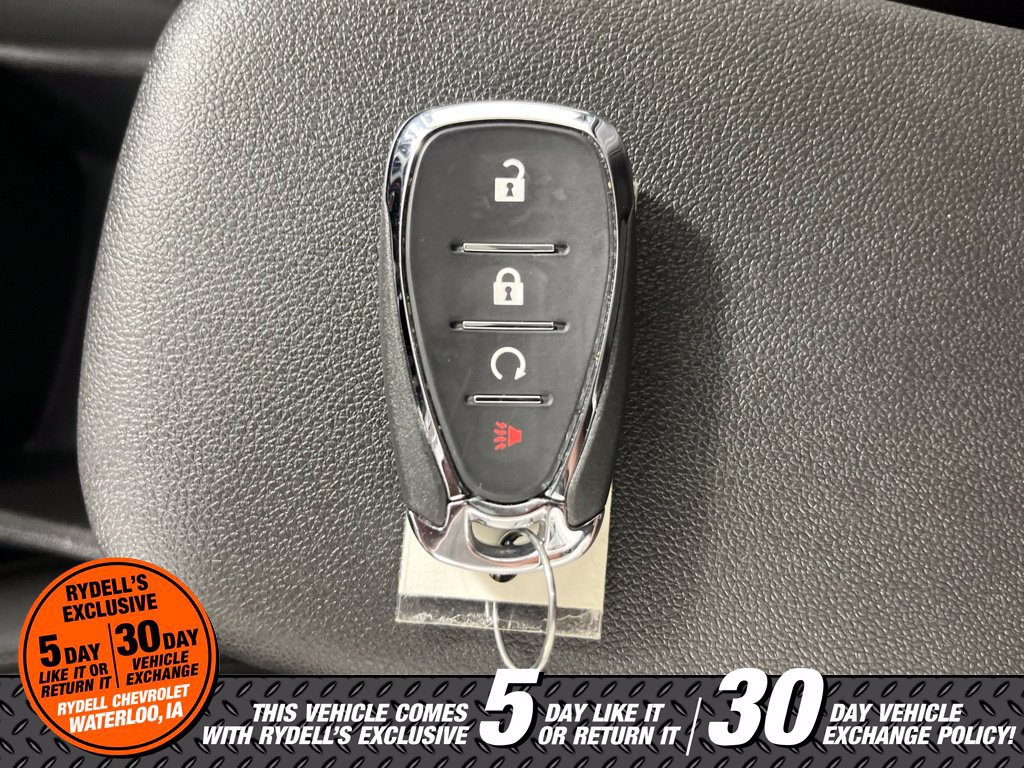 Used 2025 Chevrolet Trax LT w/ Sunroof Package FWD image 33