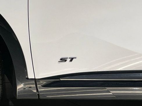 Used 2025 Buick Envision Sport Touring image 17