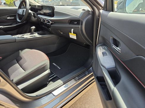 New 2027 Nissan Sentra SR w/ Floor Mat Package FWD image 10