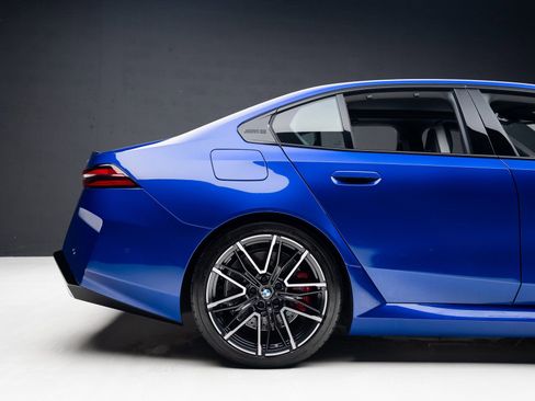 Used 2025 BMW M5 image 38