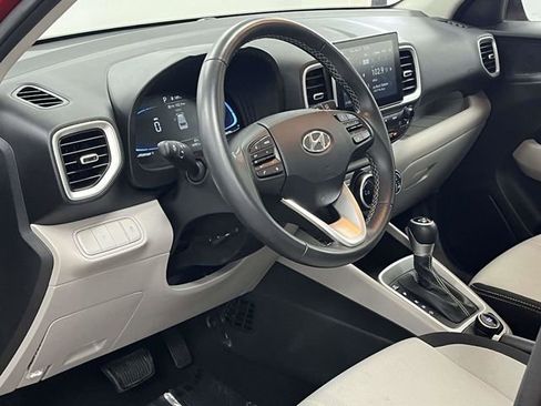 Used 2025 Hyundai Venue SEL FWD image 14