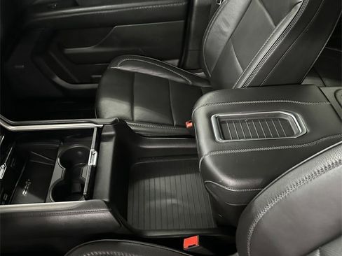 Used 2023 GMC Yukon XL Denali image 19