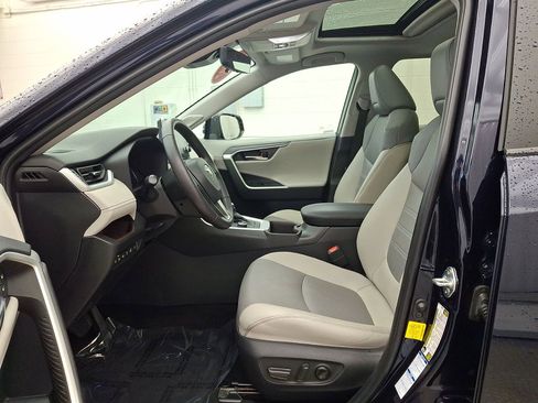 Certified 2022 Toyota RAV4 Limited AWD/4WD image 11