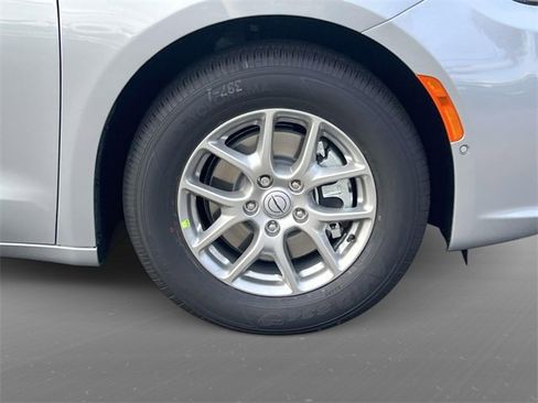 New 2026 Chrysler Pacifica Select w/ S Appearance Package image 8