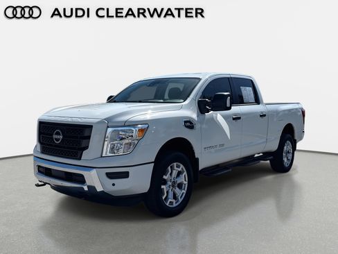 Used 2024 Nissan Titan SV w/ SV Convenience Package image 2