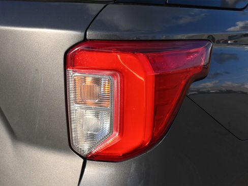 Used 2021 Ford Explorer Limited w/ Equipment Group 301A image 23