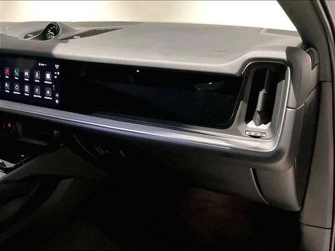 Used 2025 Porsche Cayenne S image 23