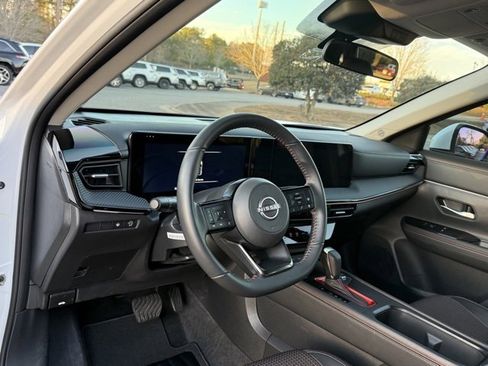 Used 2025 Nissan Kicks SR image 11