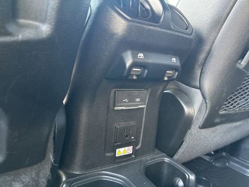 Used 2019 Jeep Wrangler Unlimited Rubicon w/ Dual Top Group AWD/4WD image 46