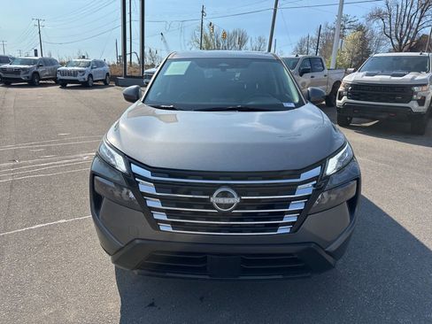 Used 2025 Nissan Rogue SV FWD image 8
