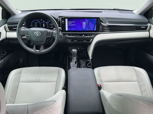 Used 2025 Toyota Camry XLE FWD image 17