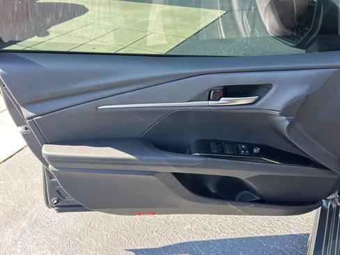 Used 2026 Toyota Camry SE w/ Convenience Package image 4