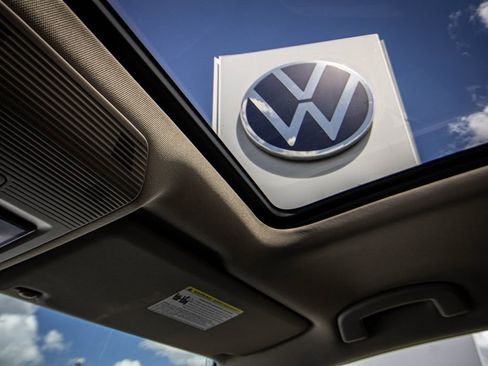 Used 2025 Volkswagen Atlas Peak Edition SE image 47