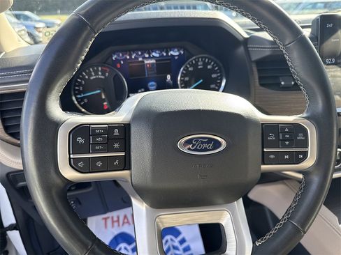 Used 2024 Ford Expedition Limited image 25