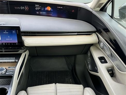 Used 2024 Lincoln Nautilus Reserve w/ Equipment Group 203A image 39