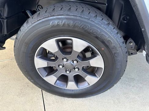 Used 2018 Jeep Wrangler Unlimited Sahara w/ Cold Weather Group AWD/4WD image 36