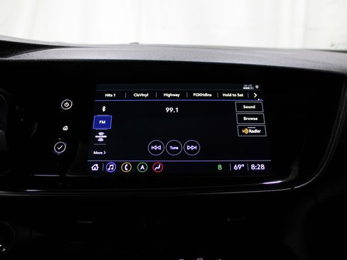 Used 2023 Buick Envision Avenir image 16