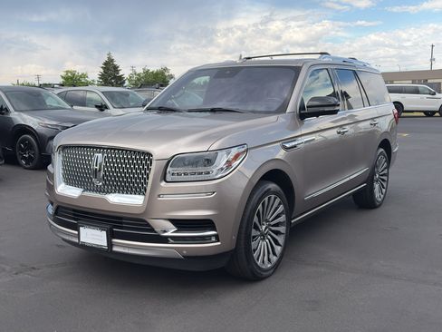 Used 2019 Lincoln Navigator Reserve AWD/4WD image 3