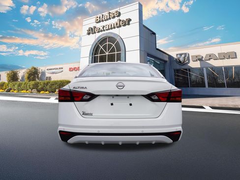 Used 2025 Nissan Altima 2.5 SV FWD image 6
