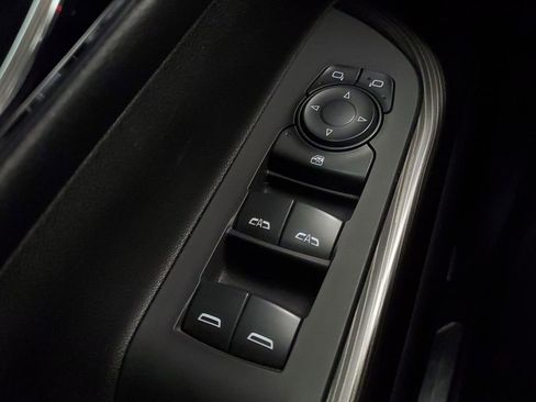 Used 2023 GMC Acadia SLT AWD/4WD image 16
