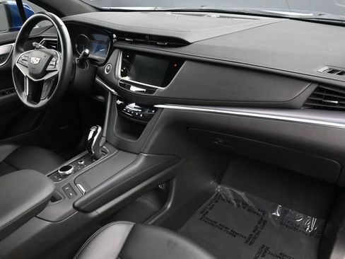 Certified 2024 Cadillac XT5 Luxury FWD image 11