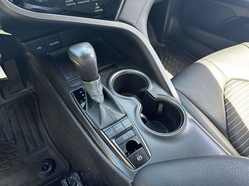 Used 2023 Toyota Camry SE AWD/4WD image 29