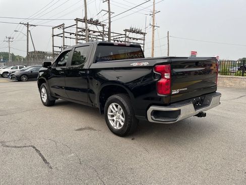 Used 2022 Chevrolet Silverado 1500 LT AWD/4WD image 3